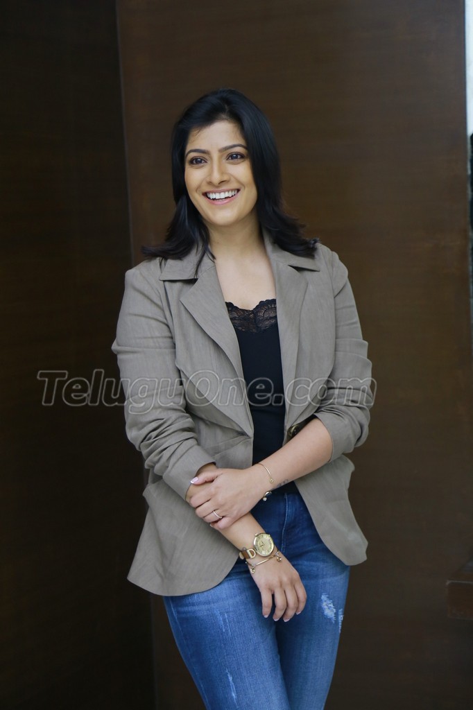Varalaxmi Sarathkumar Photo Gallery